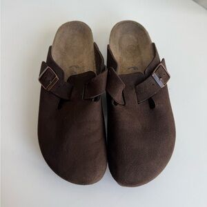 Birkenstock Boston Clogs: Mocha Suede Leather